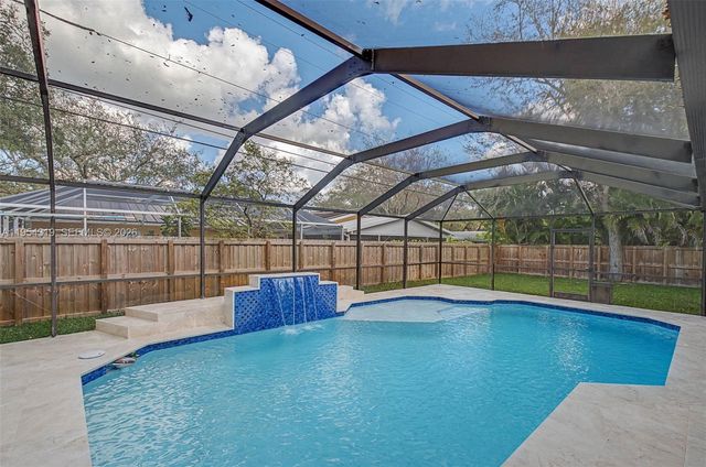 7505 SW 167th St, Palmetto Bay, FL 33157