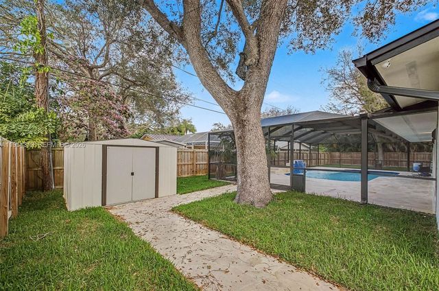 7505 SW 167th St, Palmetto Bay, FL 33157