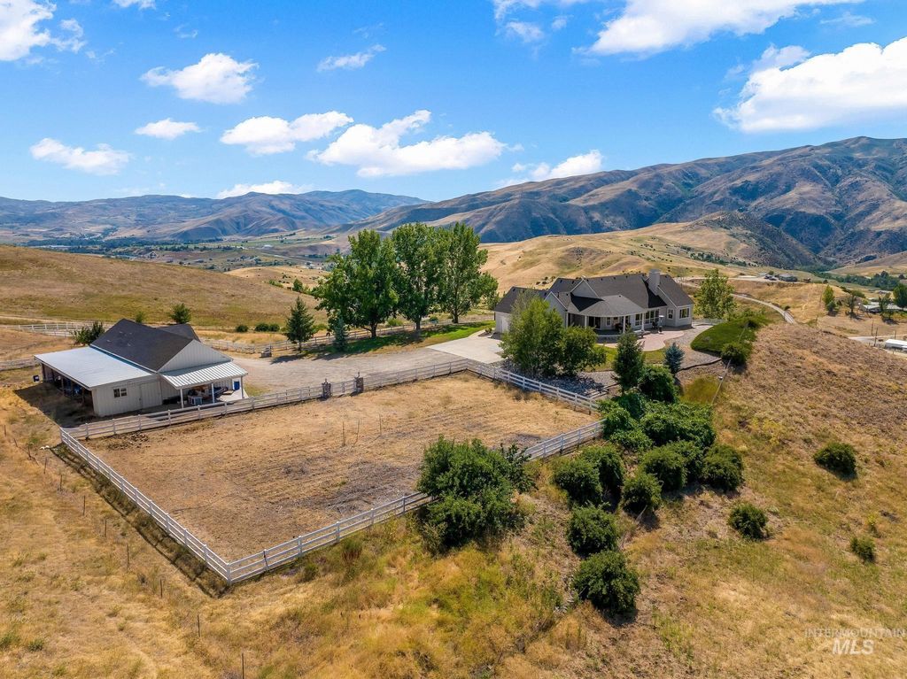 7 Coyote Point Road, Horseshoe Bend, ID 83629