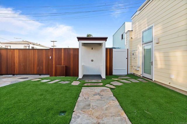 1615 Ocean Front Street, San Diego, CA 92107