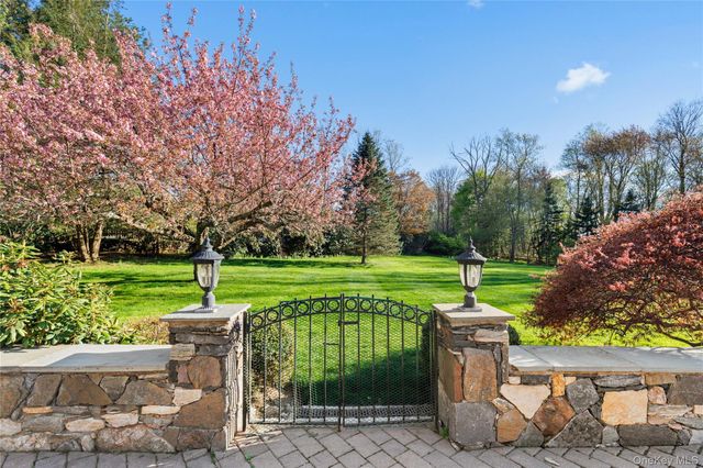 1 Redbrooke Place, Armonk, NY 10504