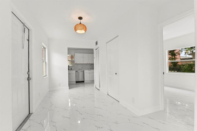 515 Putnam Road, West Palm Beach, FL 33405