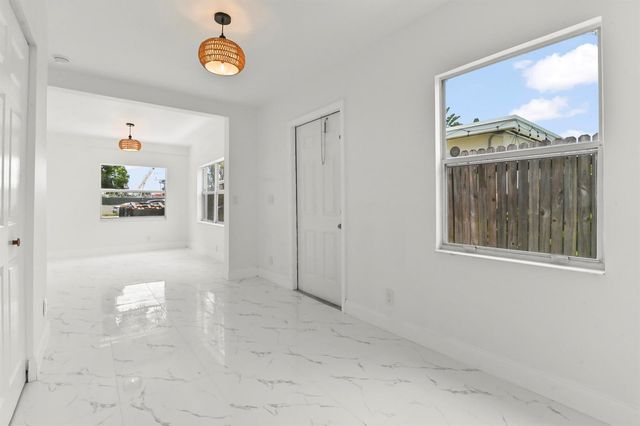 515 Putnam Road, West Palm Beach, FL 33405