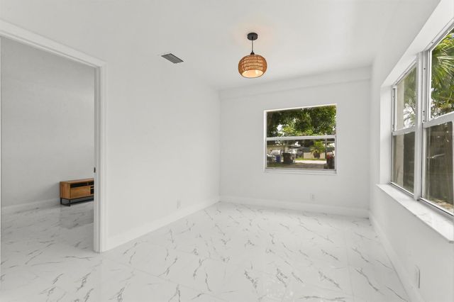 515 Putnam Road, West Palm Beach, FL 33405