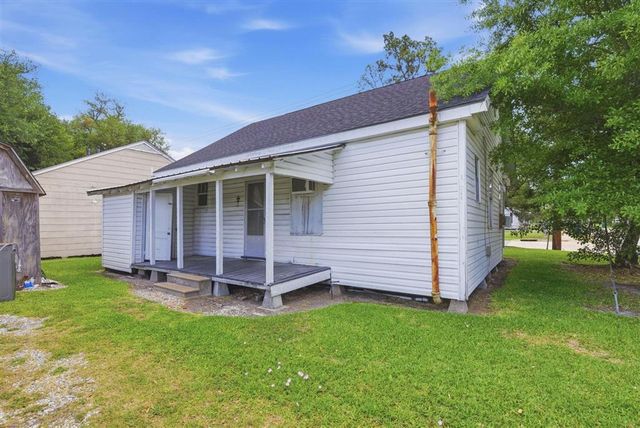 825 S Crocker St, Sulphur, LA 70663