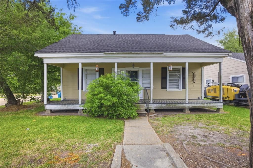 825 S Crocker St, Sulphur, LA 70663