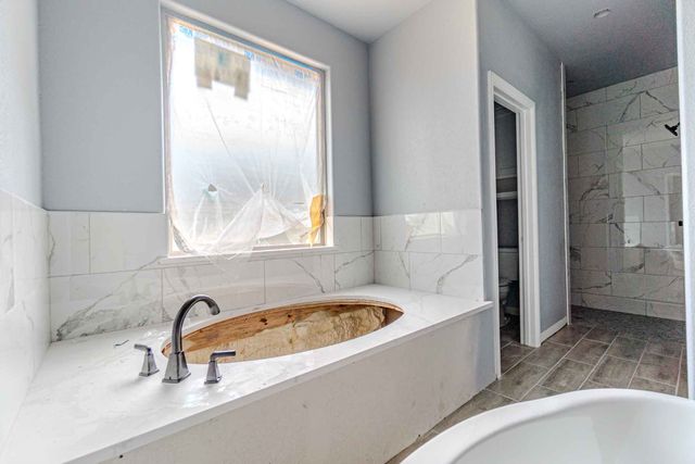4019 Seminole Trail, Granbury, TX 76048