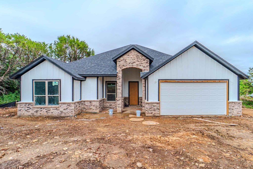 4019 Seminole Trail, Granbury, TX 76048