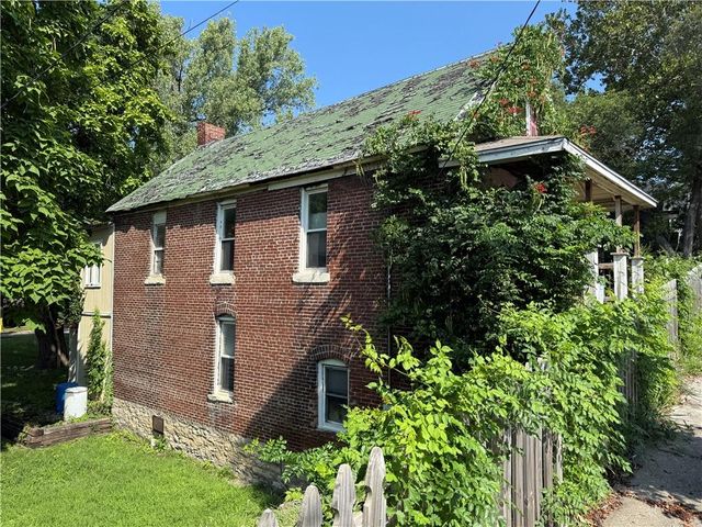 2020 Summit Street, Kansas City, MO 64108