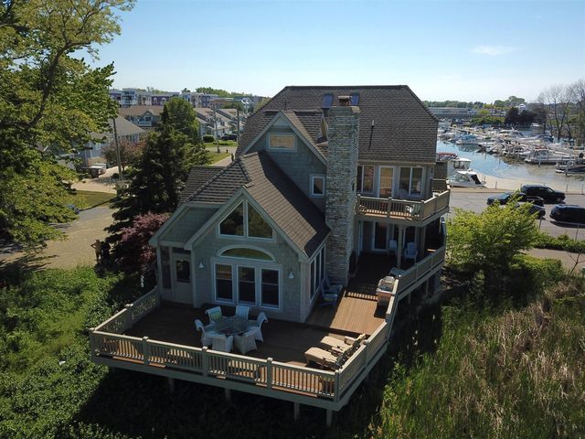 210 E Water Street, New Buffalo, MI 49117