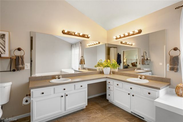 12471 Saddle Horn Circle, Strongsville, OH 44149