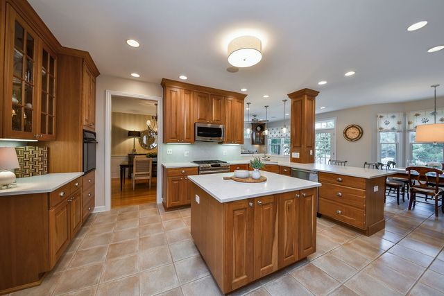 1028 Shady Lane, Glen Ellyn, IL 60137