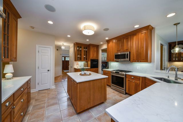 1028 Shady Lane, Glen Ellyn, IL 60137