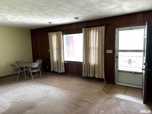 400 W SPRUCE Street, Chatham, IL 62629