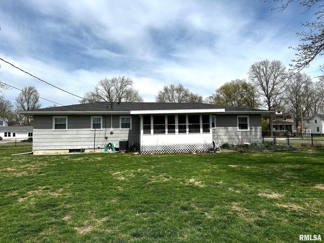 400 W SPRUCE Street, Chatham, IL 62629