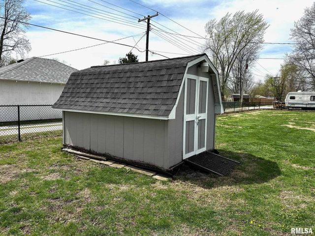 400 W SPRUCE Street, Chatham, IL 62629
