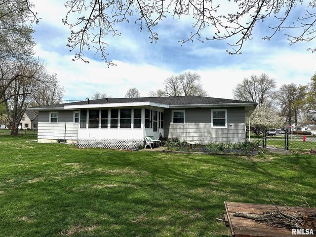 400 W SPRUCE Street, Chatham, IL 62629