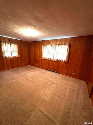 400 W SPRUCE Street, Chatham, IL 62629