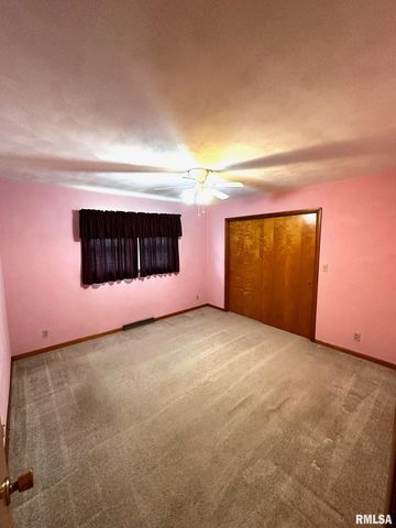 400 W SPRUCE Street, Chatham, IL 62629