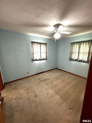 400 W SPRUCE Street, Chatham, IL 62629