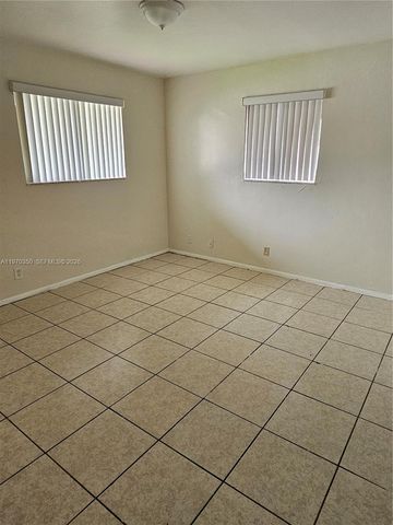 5820 NW 19th St B, Sunrise, FL 33313