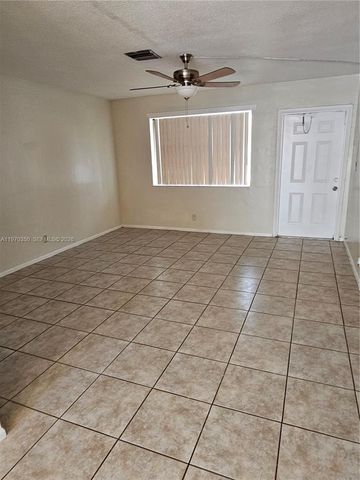 5820 NW 19th St B, Sunrise, FL 33313