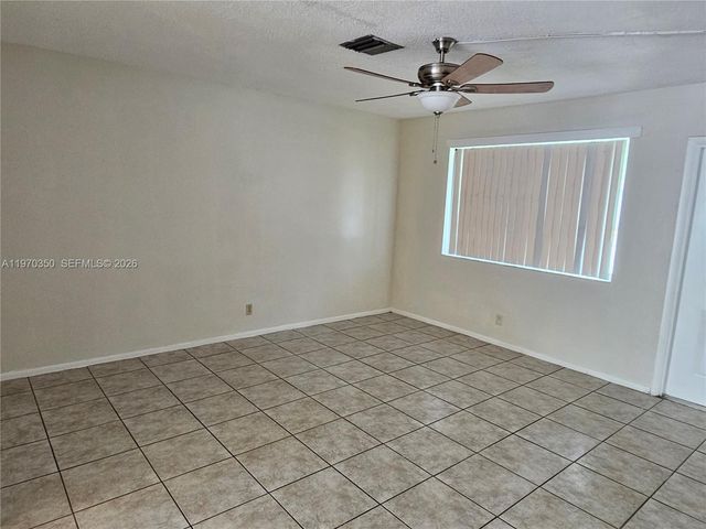 5820 NW 19th St B, Sunrise, FL 33313