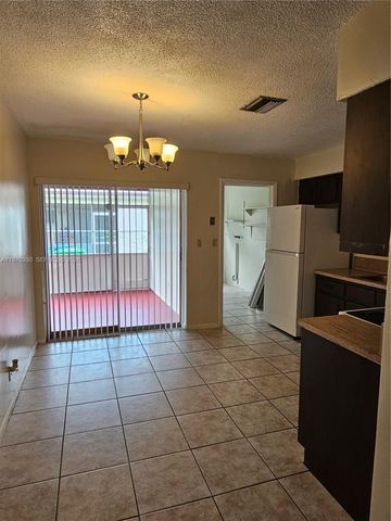 5820 NW 19th St B, Sunrise, FL 33313