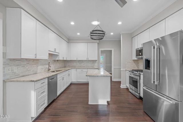 2204 Ridgefield Drive, Chapel Hill, NC 27517