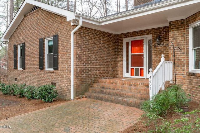 2204 Ridgefield Drive, Chapel Hill, NC 27517