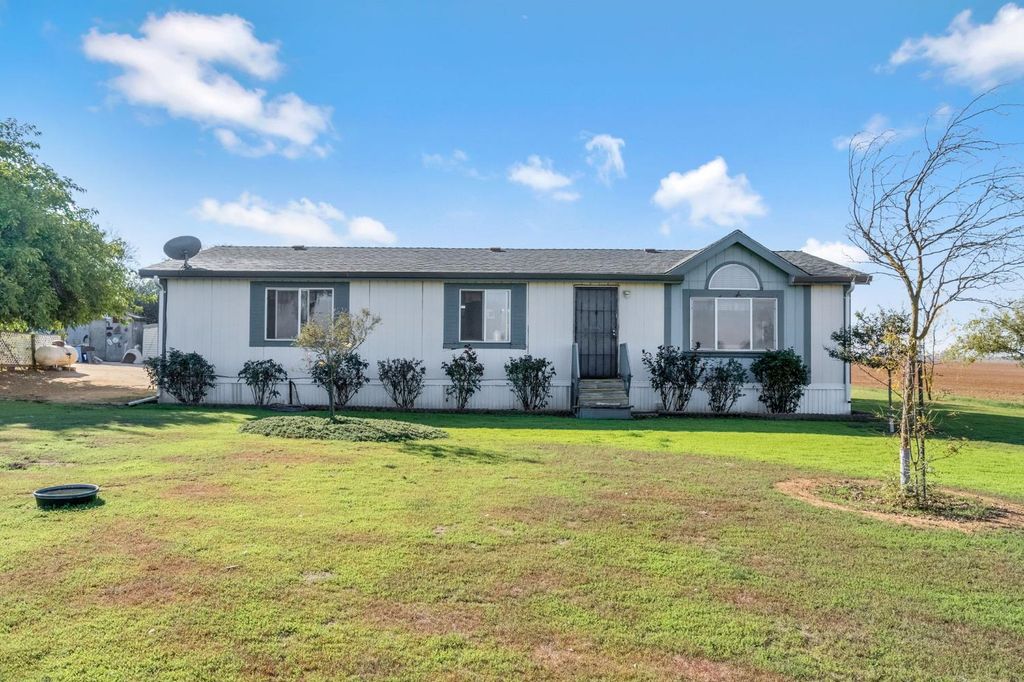 Image 1 of property listing at 25750 Avenue 20 1/2, Madera, CA 93638