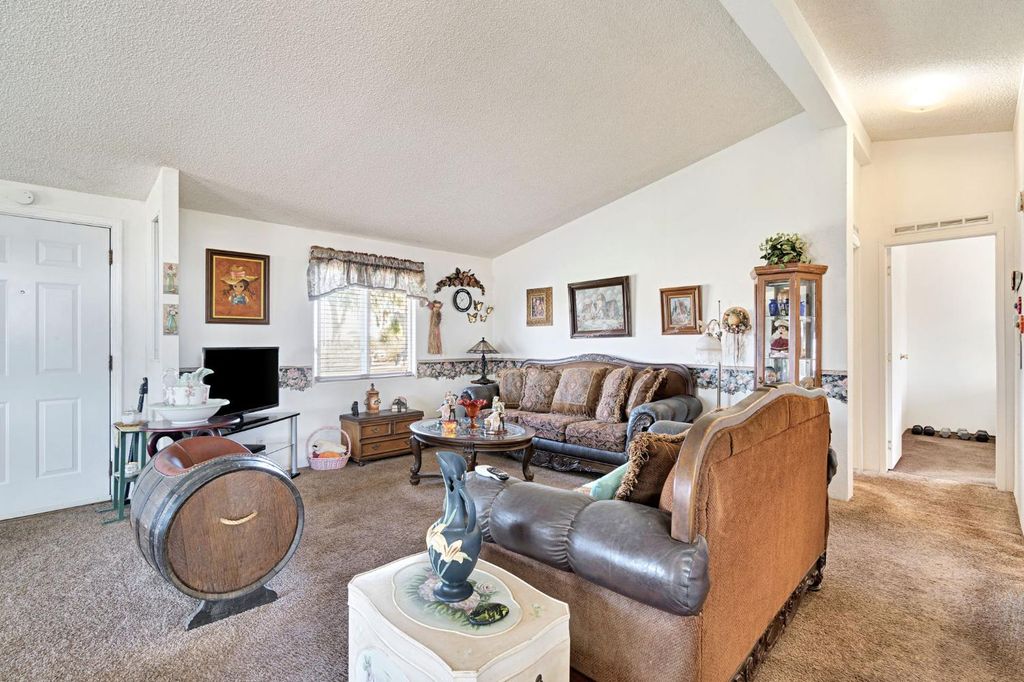 Image 15 of property listing at 25750 Avenue 20 1/2, Madera, CA 93638