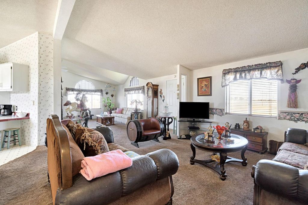 Image 17 of property listing at 25750 Avenue 20 1/2, Madera, CA 93638