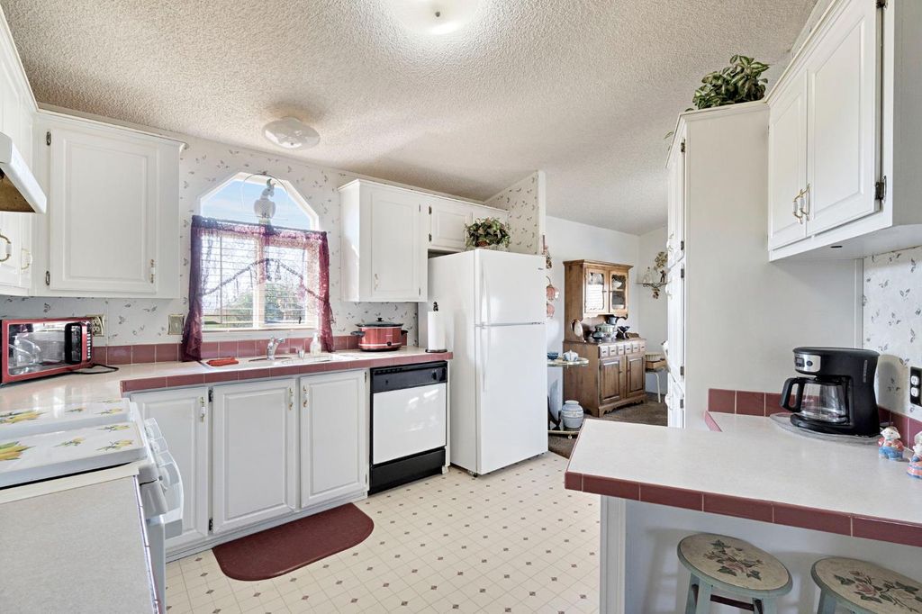 Image 19 of property listing at 25750 Avenue 20 1/2, Madera, CA 93638