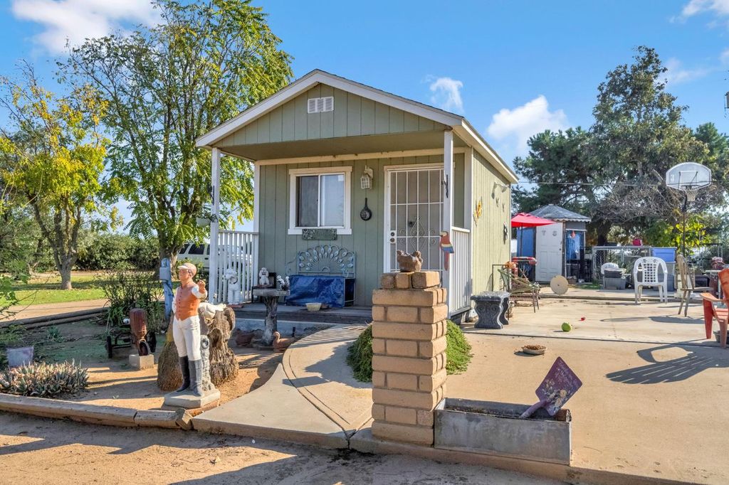 Image 32 of property listing at 25750 Avenue 20 1/2, Madera, CA 93638