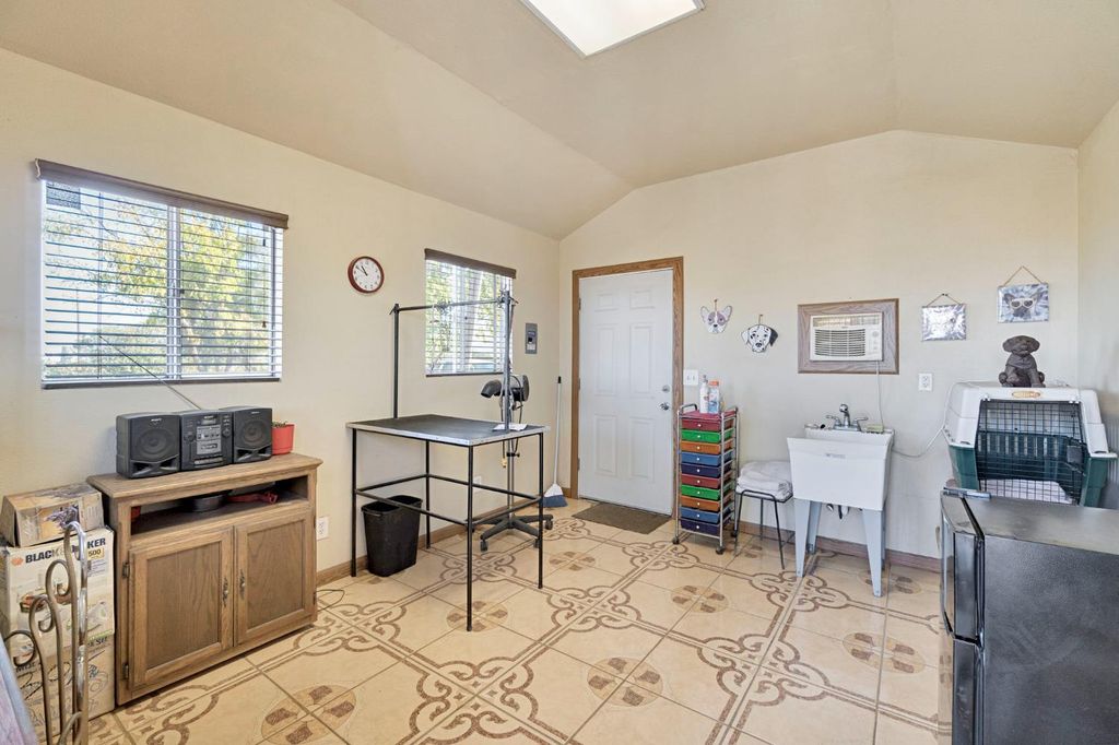 Image 33 of property listing at 25750 Avenue 20 1/2, Madera, CA 93638