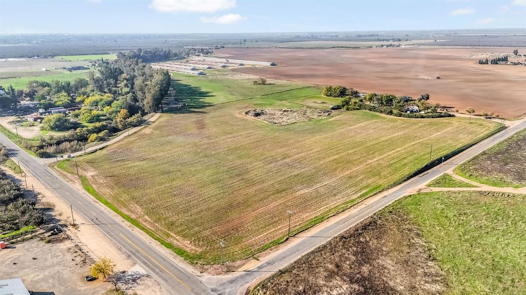 Image 34 of property listing at 25750 Avenue 20 1/2, Madera, CA 93638