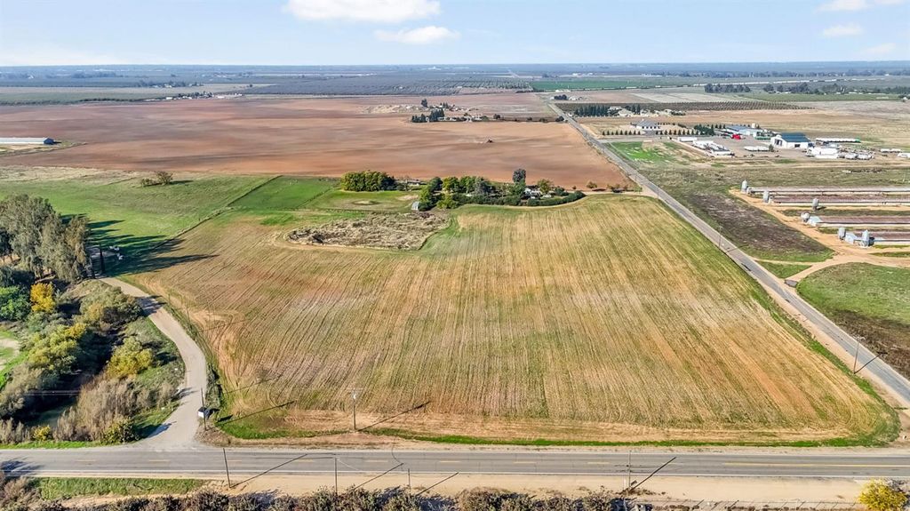 Image 36 of property listing at 25750 Avenue 20 1/2, Madera, CA 93638