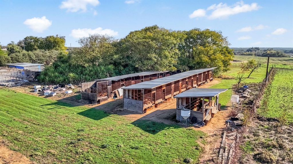 Image 43 of property listing at 25750 Avenue 20 1/2, Madera, CA 93638