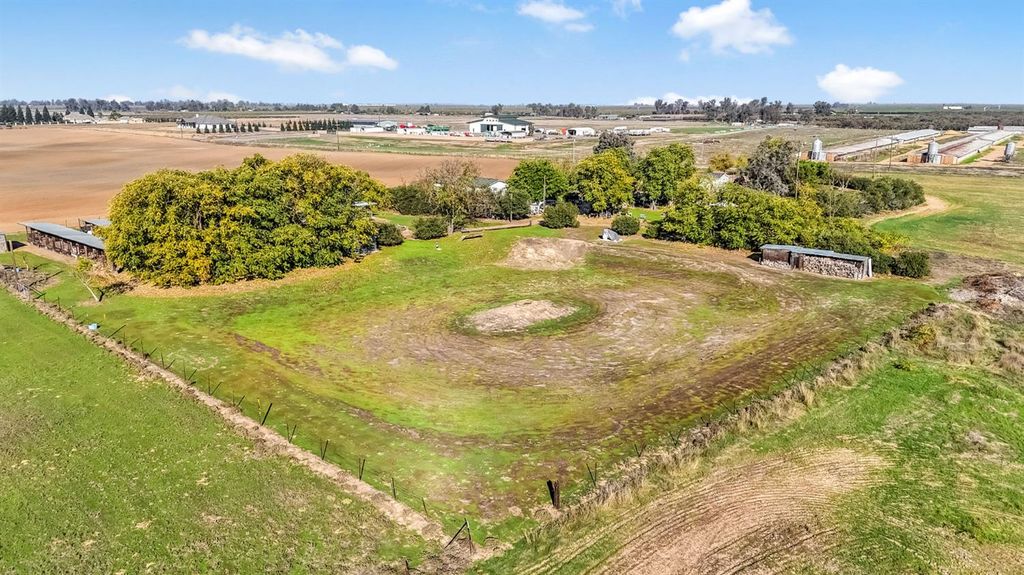 Image 44 of property listing at 25750 Avenue 20 1/2, Madera, CA 93638