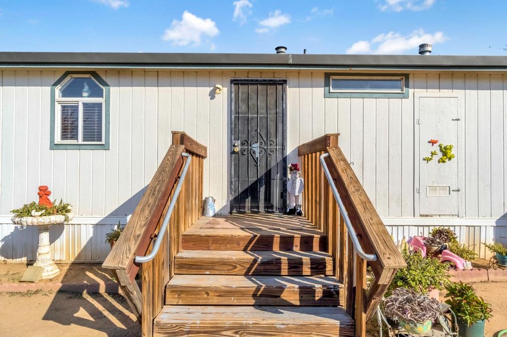 Image 8 of property listing at 25750 Avenue 20 1/2, Madera, CA 93638