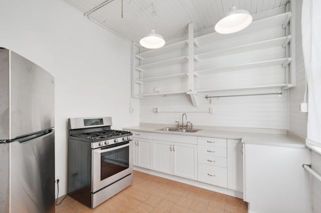 911 Lincoln Avenue CH, Saint Paul, MN 55105