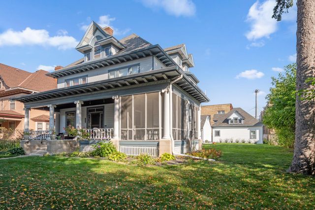 911 Lincoln Avenue CH, Saint Paul, MN 55105