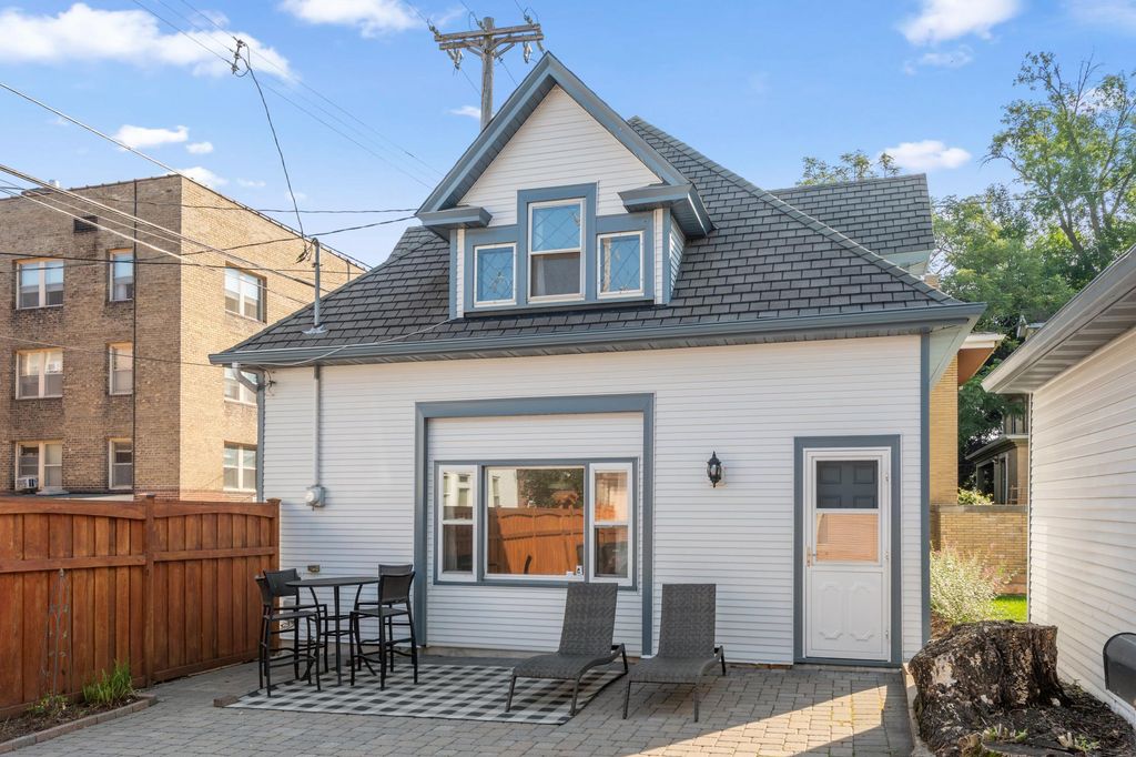911 Lincoln Avenue CH, Saint Paul, MN 55105