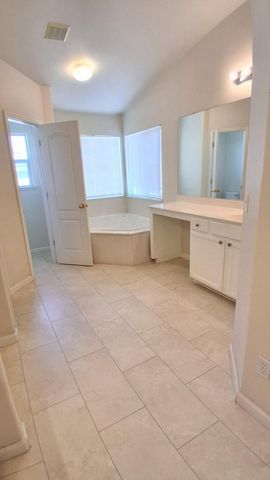 607 Riley Ford Ln, Stockton, CA 95206