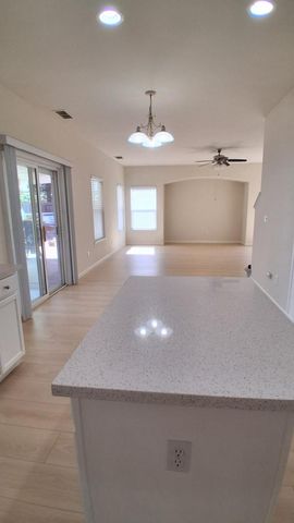 607 Riley Ford Ln, Stockton, CA 95206