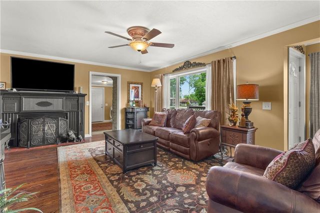 1916 James Downey Road, Independence, MO 64057