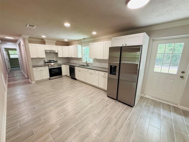 900 NW 39TH DRIVE, Gainesville, FL 32605