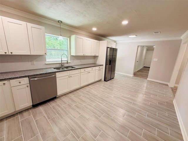 900 NW 39TH DRIVE, Gainesville, FL 32605