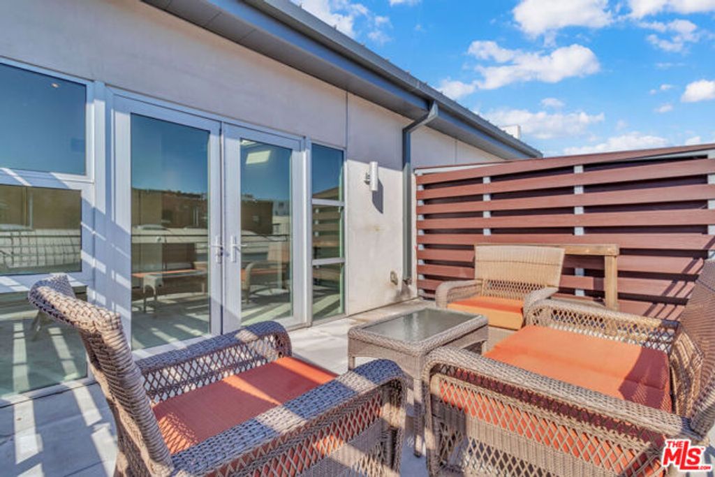 940 E 2nd Street 29, Los Angeles, CA 90012